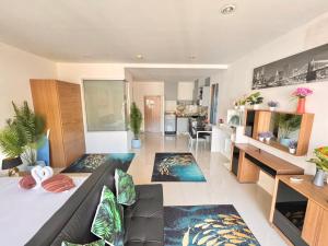 Chic Condominium Karon A718