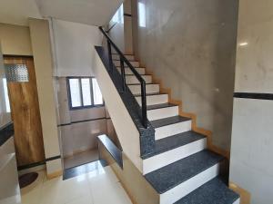 Hotel Sri Lodge Kalyan - Couple Friendly Hotel