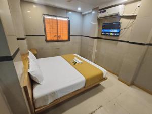 Hotel Sri Lodge Kalyan - Couple Friendly Hotel