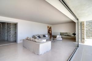 Aetos Cave Villa With Sunset