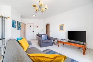 Sunny Apart W Balcony in Algarve by LovelyStay