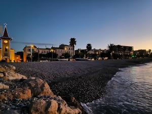 Appartement privé à 50 m de la mer, résidence avec piscine