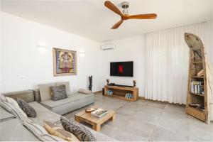 Private Beachfront Suite Apartment " Moja "
