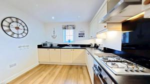 Anchor Cottage - Part of the The Bay Filey Holiday Village with pool, gym and direct beach access, pub, restaurant, tennis and meadows walks