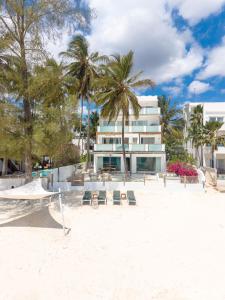 Private Beachfront Suite Apartment " Moja "