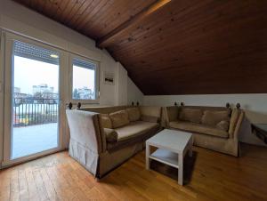 Spacious Condo w Terrace