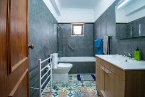 Parede Coastal Family Retreat