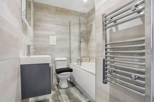 City Centre FREE Parking contractors families sleeps 5