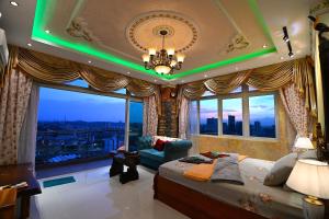 Queen Margarett House - Riverine Diamond