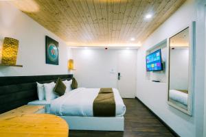 Sparrow Elements Boutique 2 min walk To Mg Marg