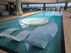 Balcon piso 17 - Escritorio - Piscina - Gym