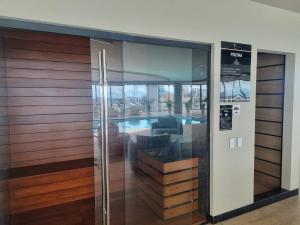 Balcon piso 17 - Escritorio - Piscina - Gym