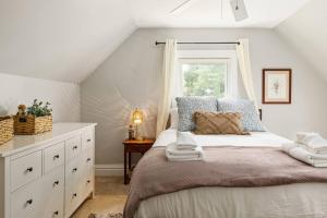 Darling Downtown 3BR Grill Patio Walk to Downtown Beach