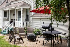Darling Downtown 3BR Grill Patio Walk to Downtown Beach