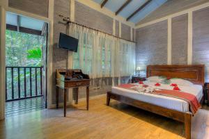 Vintage Treehouse Hideaway