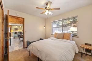 2 cabins-22 guests-2 hot tubs-Lake Access-Glamping