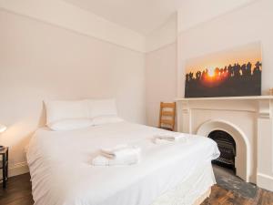 Spacious 4 Bedroom Character Home in Pontcanna