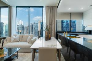 Trillionaire Residences - Stylish Apartment with Private Jacuzzi in Prime Location
