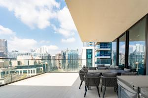 Trillionaire Residences - Stylish Apartment with Private Jacuzzi in Prime Location