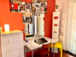 Hip Hop House - 3-minute walk from the Metro