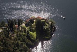 Stunning Villa facing Como Lake