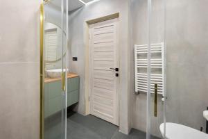 Central 4BR Apartment - Sleeps 12 - Luxury Stay