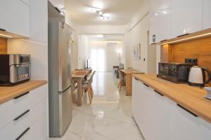 Athenian Glow Fully Renovated Apartment