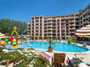 Luxury 2BR Apartment in Cascadas Oasis