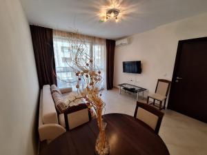 Luxury 2BR Apartment in Cascadas Oasis