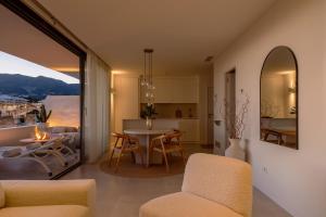 Stylish Luxury Suite with Terrace in Higueron