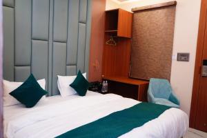 r square inn