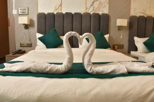 r square inn