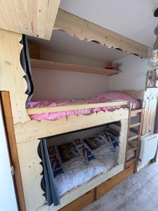 Appartement cosy à la montagne aux pieds des pistes pour 4 personnes et 1 bébé