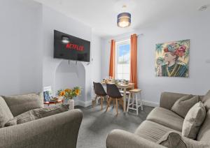 5-Bed Family & Group Stay Near Cricket Ground