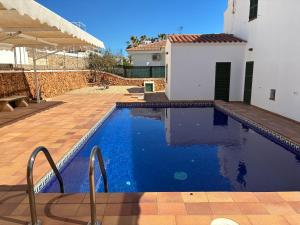 Chalet en Fornells a primera línea de mar con piscina y vistas