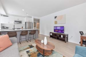 Modern Apt Near Kendall Square & Restaurants