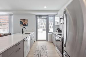 Modern Apt Near Kendall Square & Restaurants