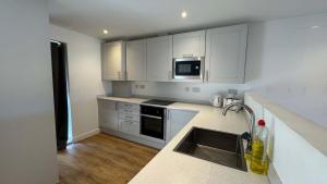 Joyful Management - A Mordern Semi-Detached House with 3 bedroom