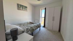 Joyful Management - A Mordern Semi-Detached House with 3 bedroom