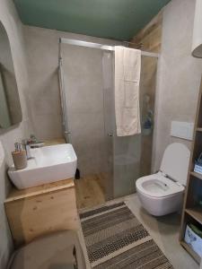 Cozy Studio With Pool and Sea View at Kamenovo Beach
