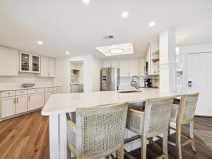 3409 Windsor Court South