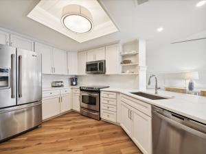 3409 Windsor Court South