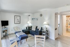 Walk to Beach Hilton Head Escape with Pool Access!