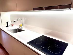 Modern & Bright Apartment 5 Min Walk to Matosinhos Beach