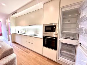 Modern & Bright Apartment 5 Min Walk to Matosinhos Beach