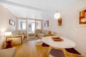 Faubourg Ivory Room