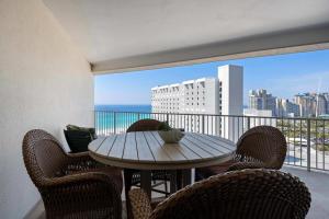 10th-Floor Gulf-Front Condo with Views and Pools
