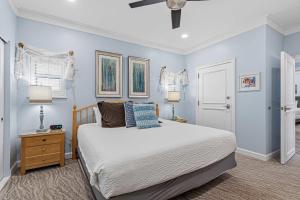 10th-Floor Gulf-Front Condo with Views and Pools