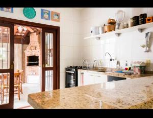 Confortável casa em Bertioga, 300 metros do mar