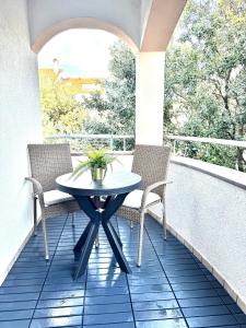 Gold Apartment On The Beach